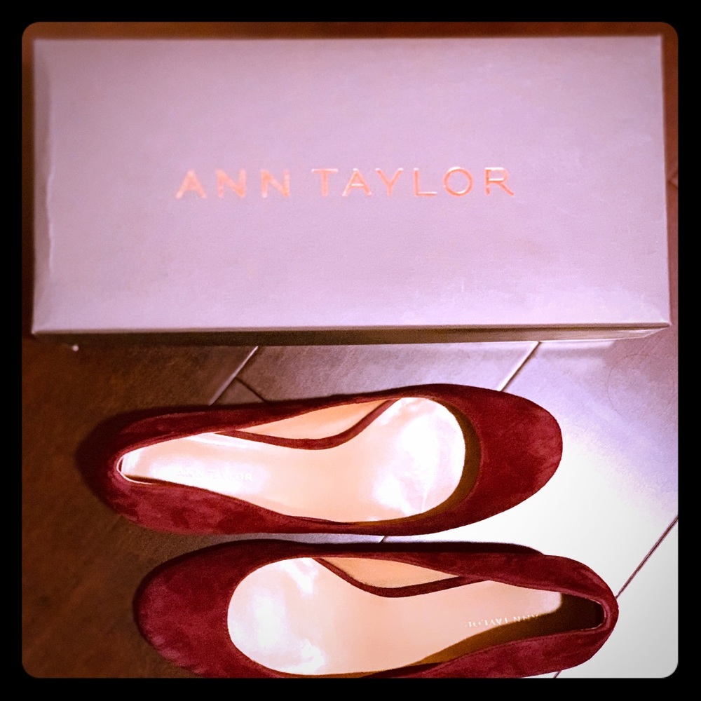 Ann Taylor pumps with block heel suede